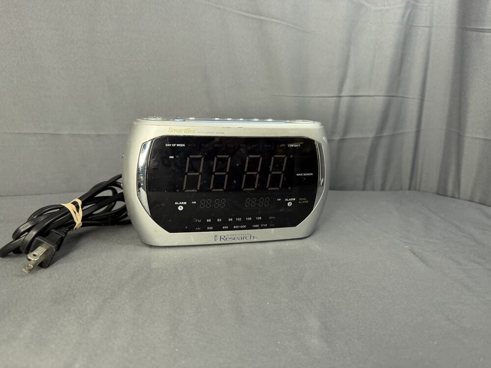 Emerson Research CKS3020 SmartSet Dual Alarm Clock AM/FM Radio Large Display